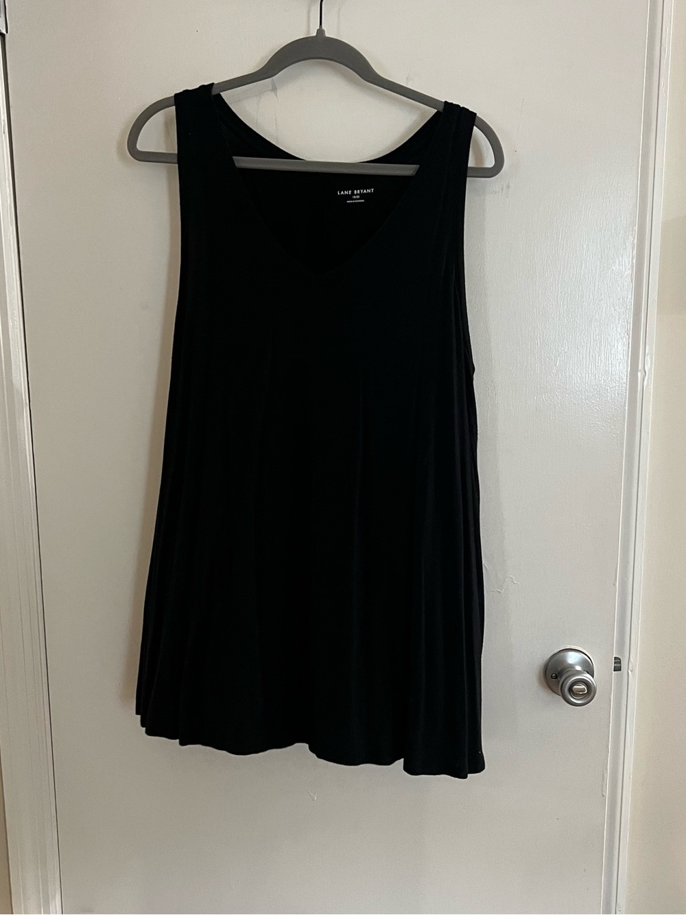 Lane Bryant Black Sleeveless V-Neck Swing Tank Top